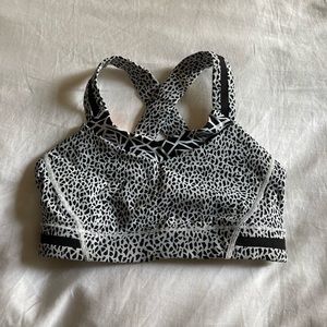 Lululemon sports bra size 4